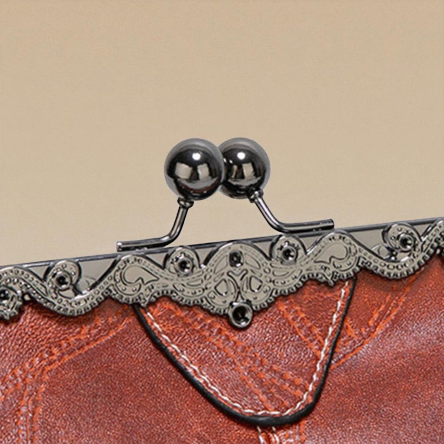 Bolso vintage con candado con llave