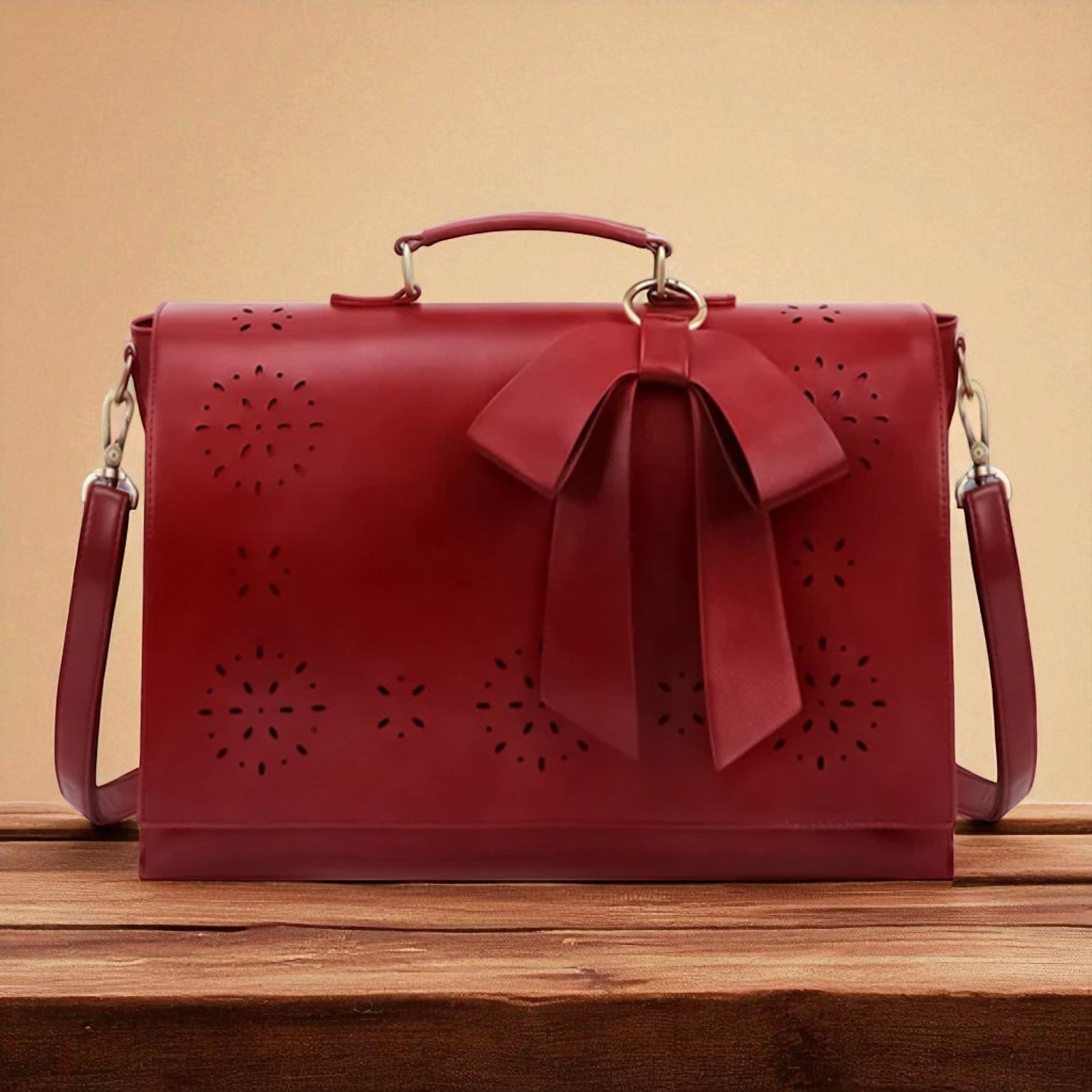 Mochila para mujer con adorno en forma de tira