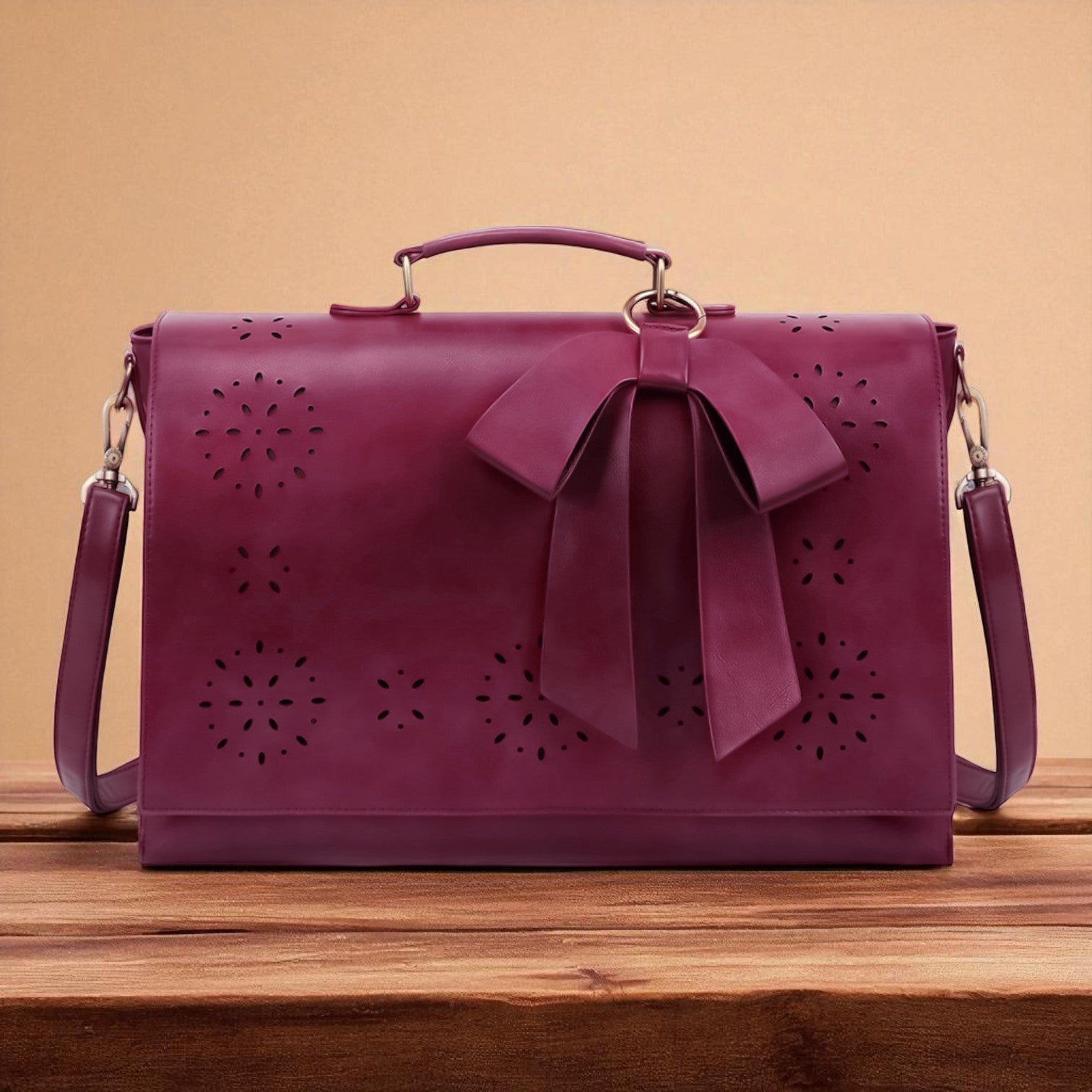 Mochila para mujer con adorno en forma de tira