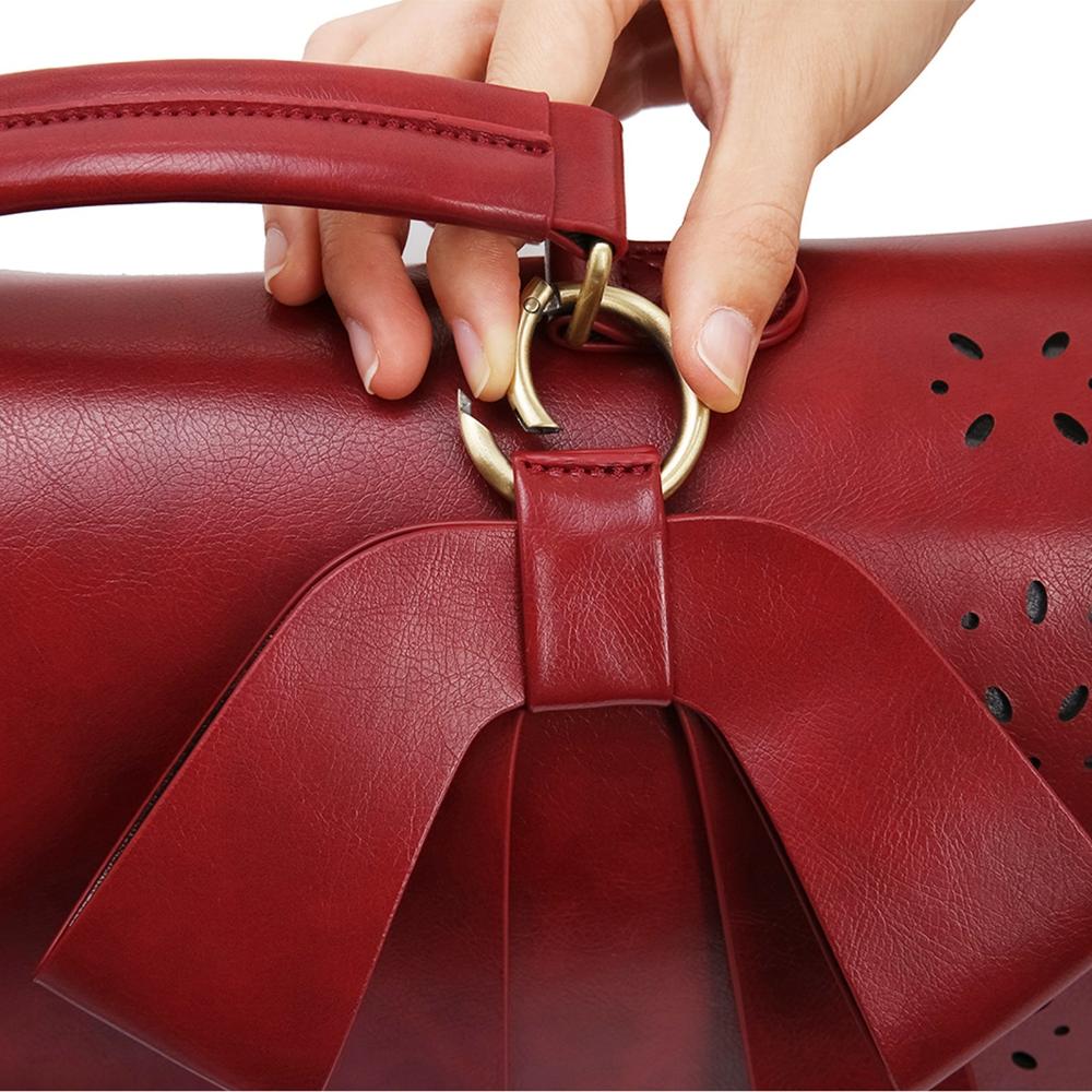 Mochila para mujer con adorno en forma de tira