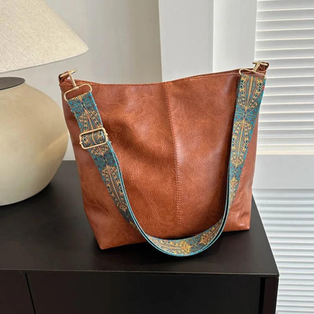 El encanto vintage de Maria | Elegante bolso de cuero vintage con correa