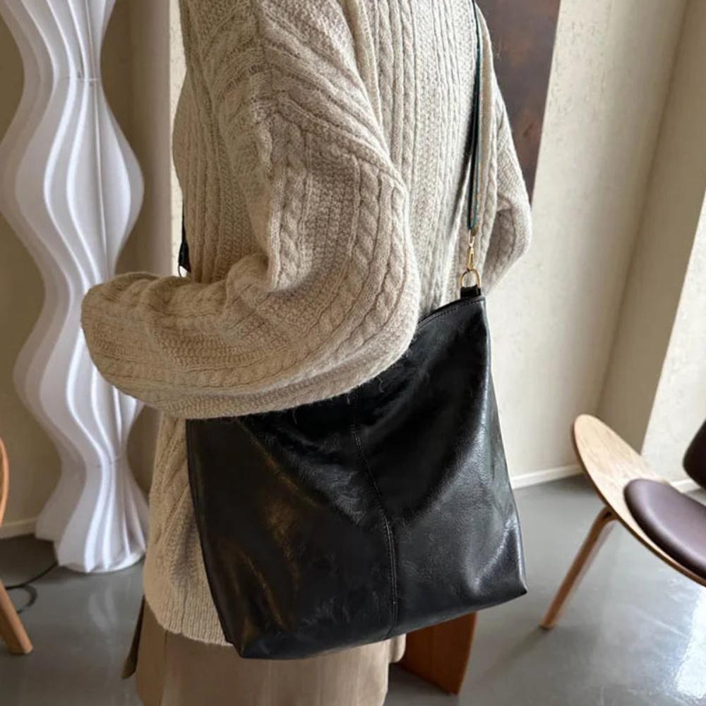 El encanto vintage de Maria | Elegante bolso de cuero vintage con correa