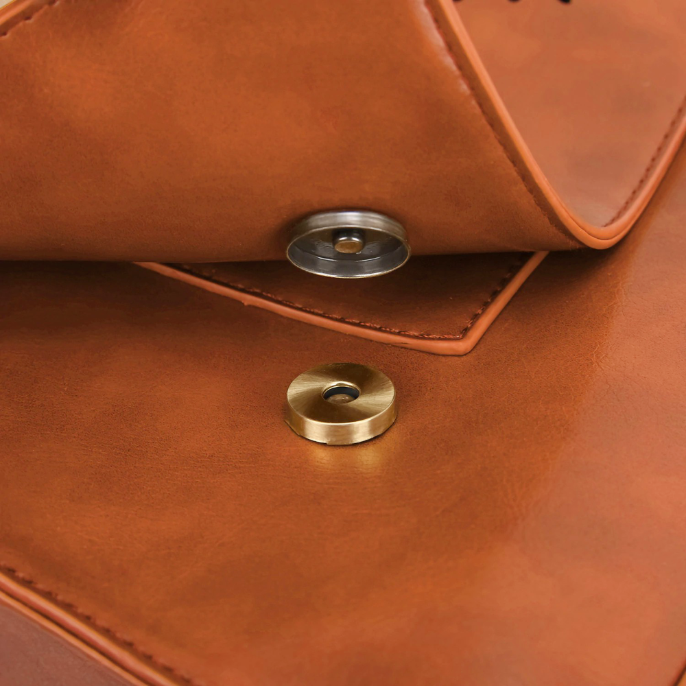 Mochila para mujer con adorno en forma de tira